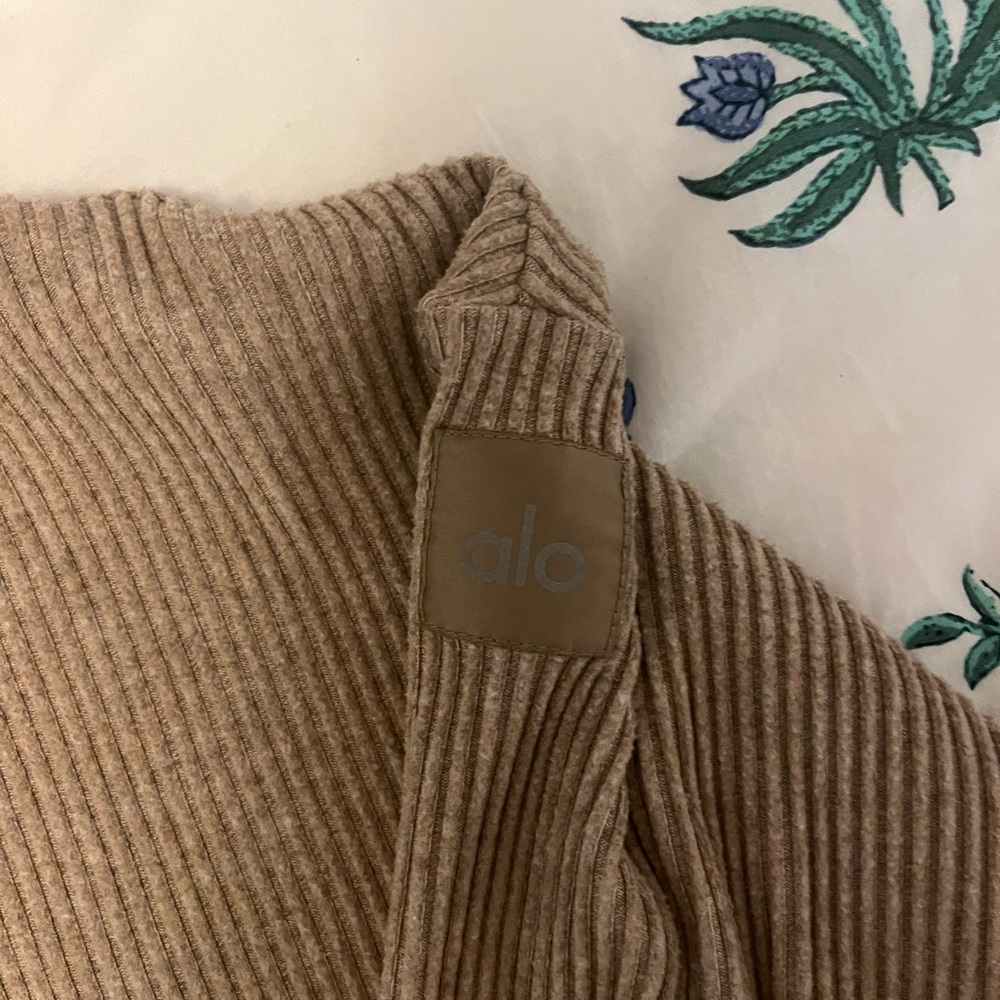ALO Yoga Women's"Muse" Hoodie in Gravel Heather - Picture 5 of 5